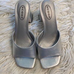 SCOOP Sandals size 8.5 color silver heel 3” stable BNWOT please see all photos